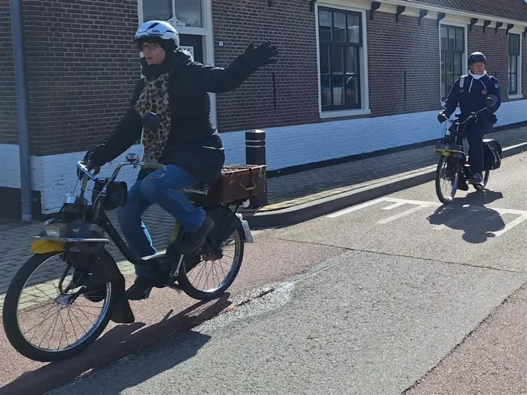 Café de Klimop solex toertocht Sint Maarten West-Friesland 7